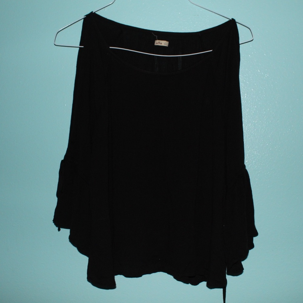 Open shoulder long sleeve Hollister top